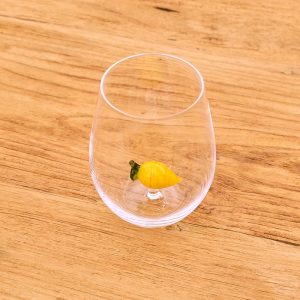 Glas mit Zitrone